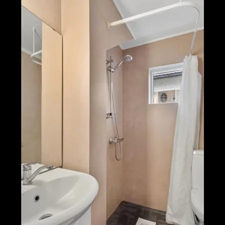 Centrally Located Apartment With 2 Bedrooms And Free Parking Tromsø Exterior foto