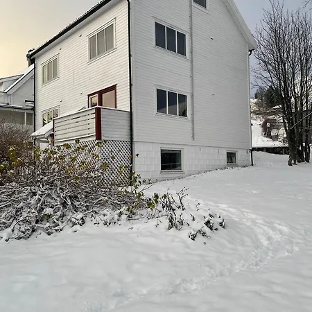 Centrally Located Apartment With 2 Bedrooms And Free Parking Tromsø Exterior foto