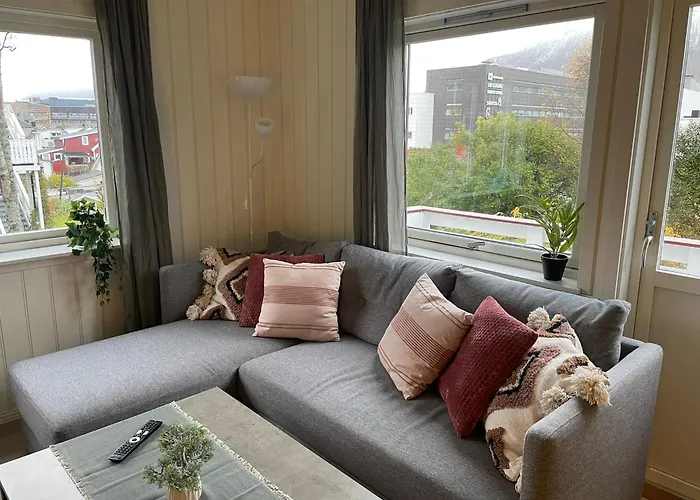 Centrally Located Apartment With 2 Bedrooms And Free Parking