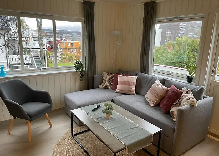 Centrally Located Apartment With 2 Bedrooms And Free Parking