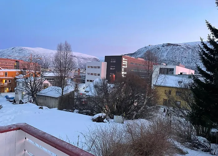 Centrally Located Apartment With 2 Bedrooms And Free Parking