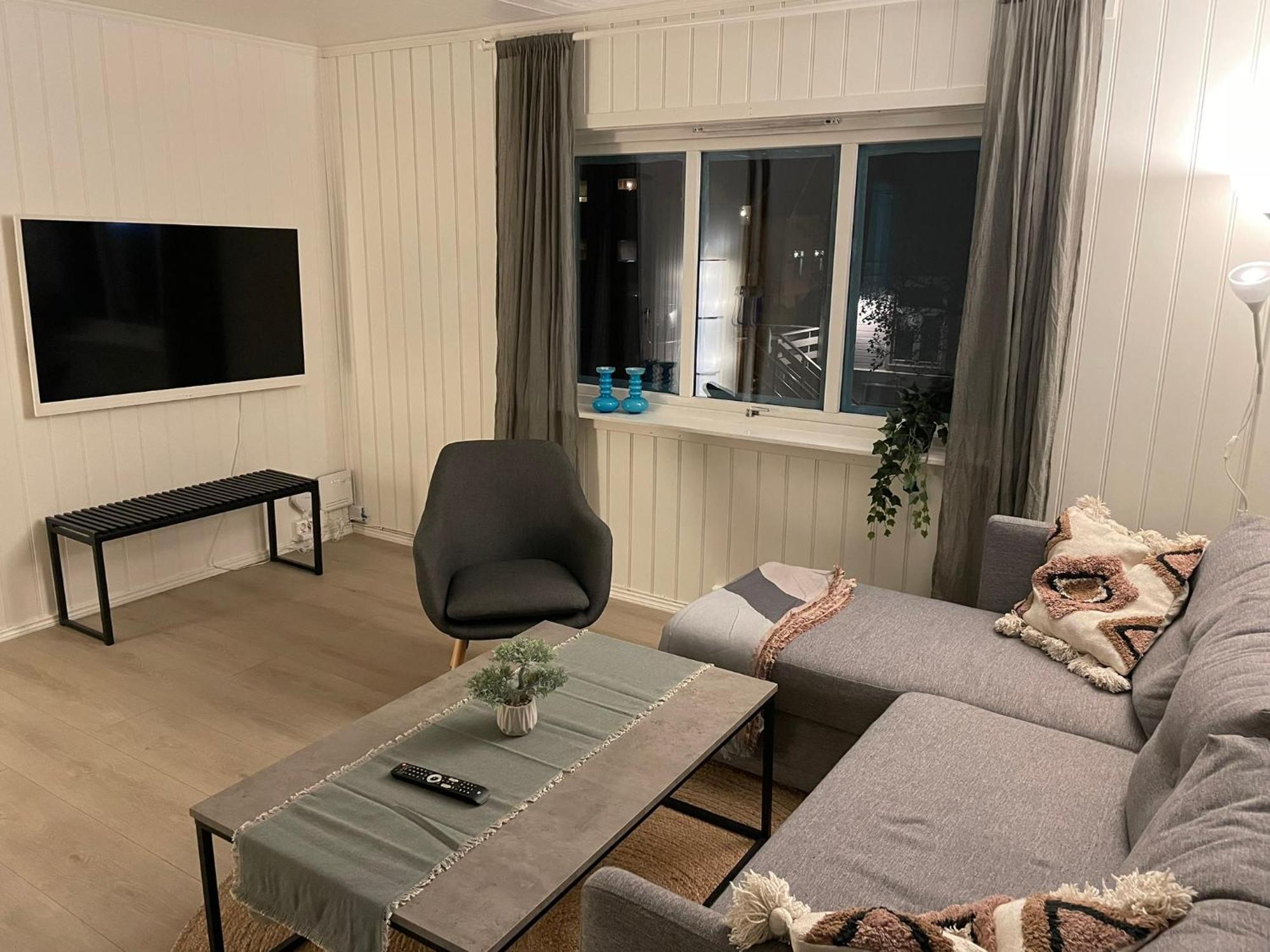 Appartamento Centrally Located With 2 Bedrooms And Free Parking
